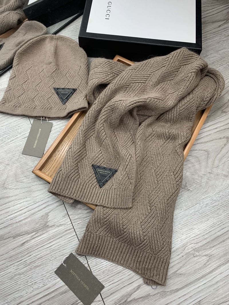 Bottega Veneta Caps Scarfs